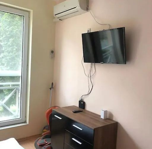 Ground Floor, At Sunny Day 6 *